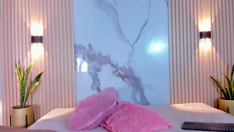 Snapshot of aria_millers_ chatting on 25, 2, 2025 Aria Millers online show from 25, 2, 2025