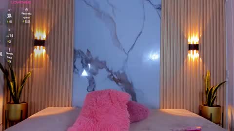 Snapshot of aria_millers_ chatting on 5, 3, 2025 Aria Millers online show from 5, 3, 2025