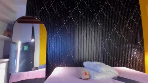 Aria Millers  online show from 31, 10, 2025