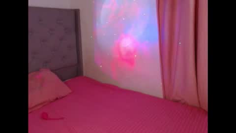 Snapshot of ariadna_martin chatting on 8, 11, 2025 Ari online show from 8, 11, 2025