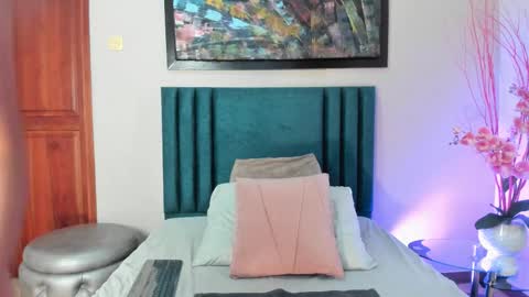 AriadnaHolt online show from 9, 11, 2025