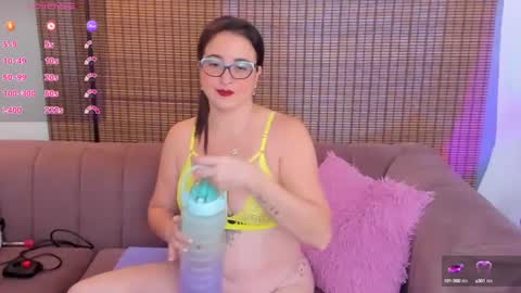 Snapshot of ariana_cross_ chatting on 3, 12, 2024 Ariana Cruz online show from 3, 12, 2024