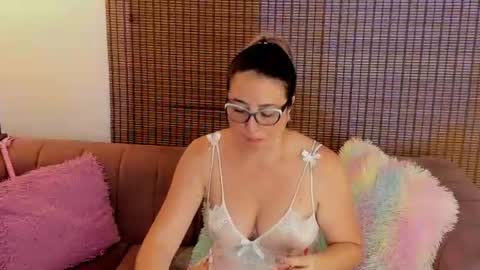 Snapshot of ariana_cross_ chatting on 28, 6, 2026 Ariana Cruz online show from 28, 6, 2026