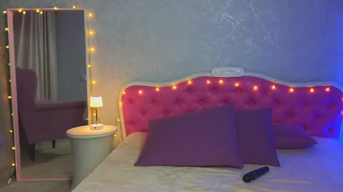 Snapshot of ariana_petite chatting on 4, 2, 2025 Ariana online show from 4, 2, 2025