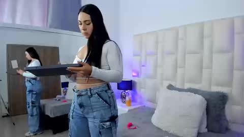  ariana  online show from 25, 9, 2025