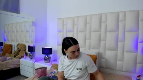 Snapshot of ariana_rouse_ chatting on 4, 4, 2026 ariana online show from 4, 4, 2026