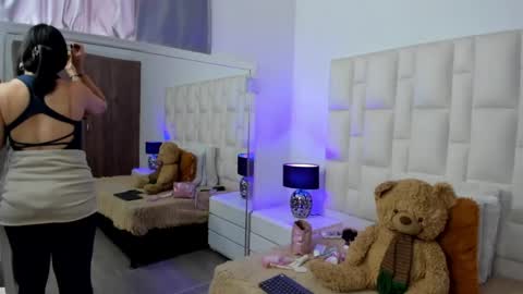 Snapshot of ariana_rouse_ chatting on 8, 4, 2026 ariana online show from 8, 4, 2026