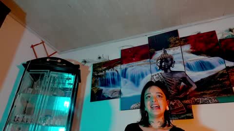 Snapshot of ariana_whitee chatting on 11, 4, 2026 ariana_whitee online show from 11, 4, 2026
