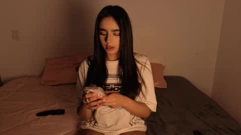 ariandbela__ online show from 8, 10, 2025