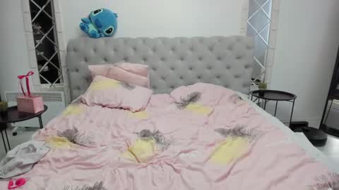 arianightx online show from 10, 3, 2025