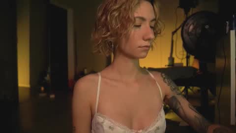 Snapshot of arianna_richi chatting on 1, 3, 2025 Olivka online show from 1, 3, 2025