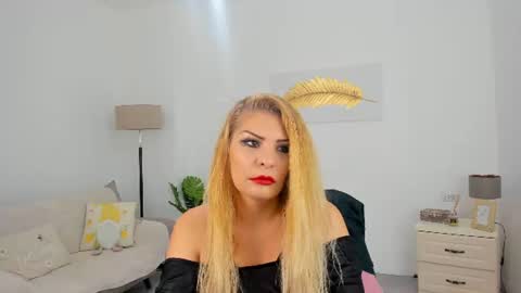 Snapshot of ariannaaxx chatting on 5, 7, 2026 Ariana online show from 5, 7, 2026