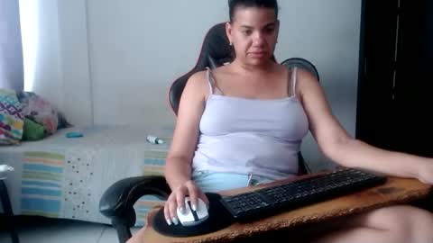 ariannaloovel online show from 30, 4, 2026