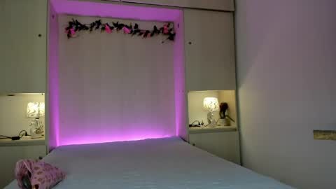 ariannavega_ online show from 28, 4, 2026