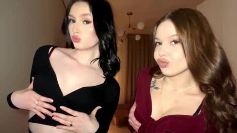 Eva and Alice online show from 6, 2, 2026