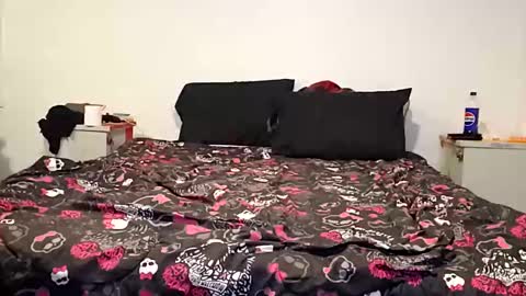 Sophie girard online show from 17, 11, 2025