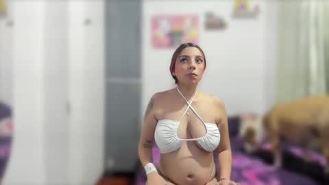 Snapshot of ariell_rose1 chatting on 24, 2, 2025 Stephany  online show from 24, 2, 2025