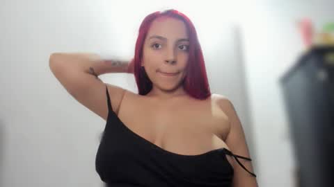 Snapshot of ariell_rose1 chatting on 4, 10, 2025 Stephany  online show from 4, 10, 2025