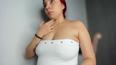 Snapshot of ariell_rose1 chatting on 25, 10, 2025 Stephany  online show from 25, 10, 2025
