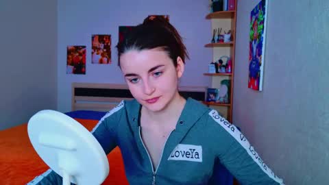 arielstonks_lovee online show from 4, 3, 2025