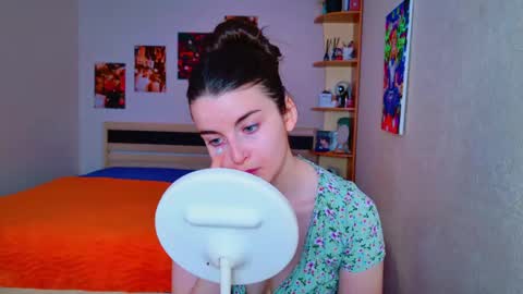 arielstonks_lovee online show from 5, 3, 2025