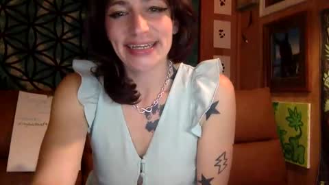 Snapshot of arielwyld chatting on 5, 1, 2025 ariel colin when hes here online show from 5, 1, 2025