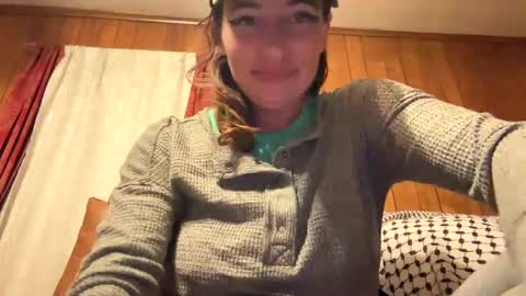 Snapshot of arielwyld chatting on 21, 9, 2025 ariel colin when hes here online show from 21, 9, 2025