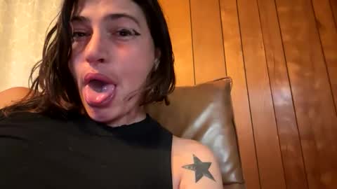 Snapshot of arielwyld chatting on 20, 10, 2025 ariel colin when hes here online show from 20, 10, 2025