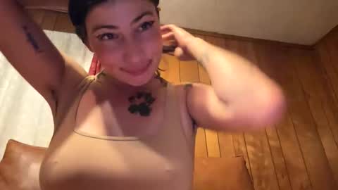 Snapshot of arielwyld chatting on 22, 10, 2025 ariel colin when hes here online show from 22, 10, 2025