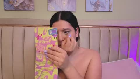 arihanna_london online show from 7, 5, 2026