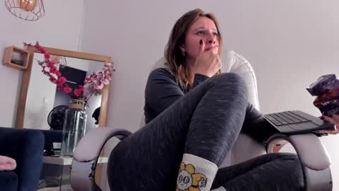 Ari  online show from 30, 1, 2025