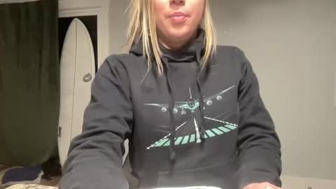 Snapshot of ariicutekitty chatting on 6, 1, 2025 airskiii online show from 6, 1, 2025