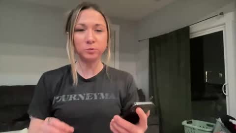 Snapshot of ariicutekitty chatting on 22, 1, 2025 airskiii online show from 22, 1, 2025