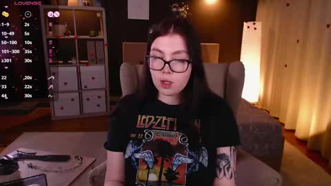 Snapshot of arizonaa_muse chatting on 21, 2, 2025 Astrid online show from 21, 2, 2025
