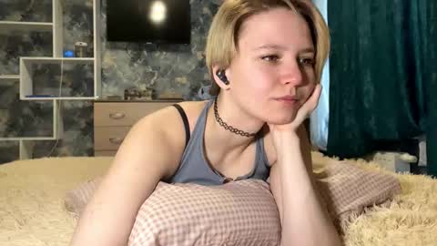 Snapshot of armandachudzik chatting on 22, 12, 2025 Stephanie online show from 22, 12, 2025