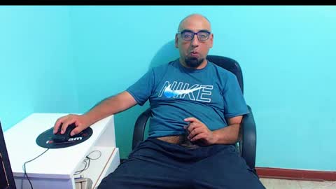 Snapshot of arnelux72 chatting on 9, 2, 2025 arnelux72 online show from 9, 2, 2025