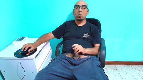 Snapshot of arnelux72 chatting on 19, 1, 2026 arnelux72 online show from 19, 1, 2026