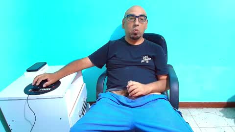 Snapshot of arnelux72 chatting on 1, 2, 2026 arnelux72 online show from 1, 2, 2026