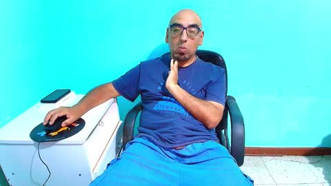 Snapshot of arnelux72 chatting on 8, 2, 2026 arnelux72 online show from 8, 2, 2026