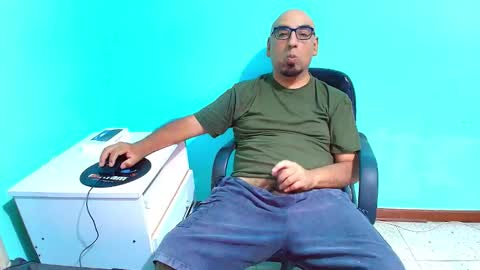 Snapshot of arnelux72 chatting on 18, 2, 2026 arnelux72 online show from 18, 2, 2026