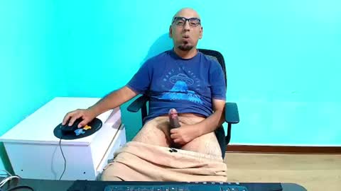Snapshot of arnelux72 chatting on 19, 6, 2026 arnelux72 online show from 19, 6, 2026