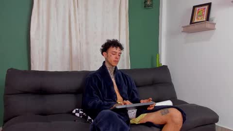 Snapshot of aron_ford chatting on 5, 11, 2025 Aron ford online show from 5, 11, 2025