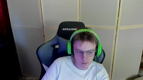 Snapshot of aron_neall chatting on 18, 12, 2024 biggest penis online show from 18, 12, 2024