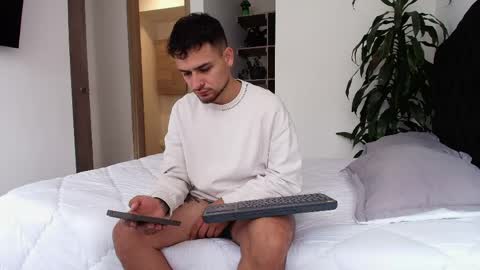 Aron Santoro online show from 29, 4, 2026