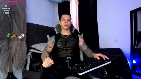 Snapshot of arondark chatting on 1, 7, 2026 DarkMaster online show from 1, 7, 2026