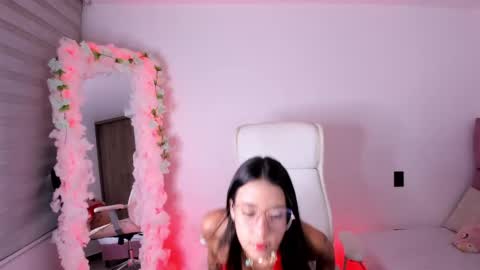 Lia Rose online show from 2, 2, 2025