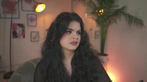 Chloe  online show from 27, 11, 2025