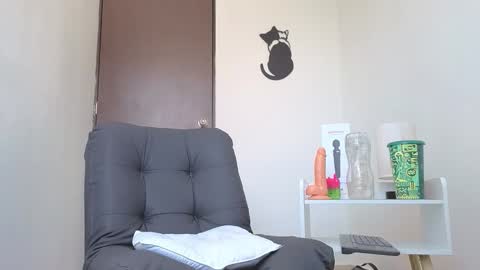 Snapshot of arteemiis chatting on 22, 10, 2025   online show from 22, 10, 2025
