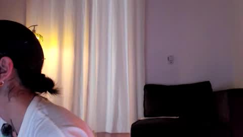 Linda  independent model artgeea online show from 16, 1, 2026