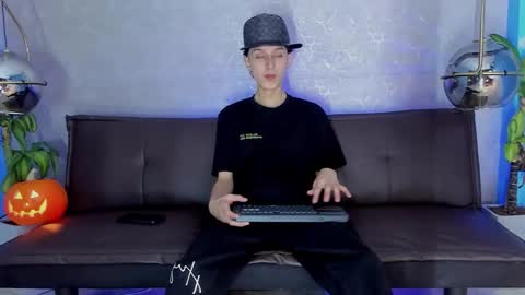 arthurcox_ online show from 28, 10, 2025